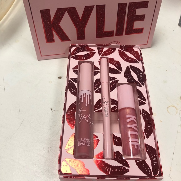 Kylie Cosmetics Other - ❤️❤️🌹THE LOVE SET❣️💕kylie Cosmetics